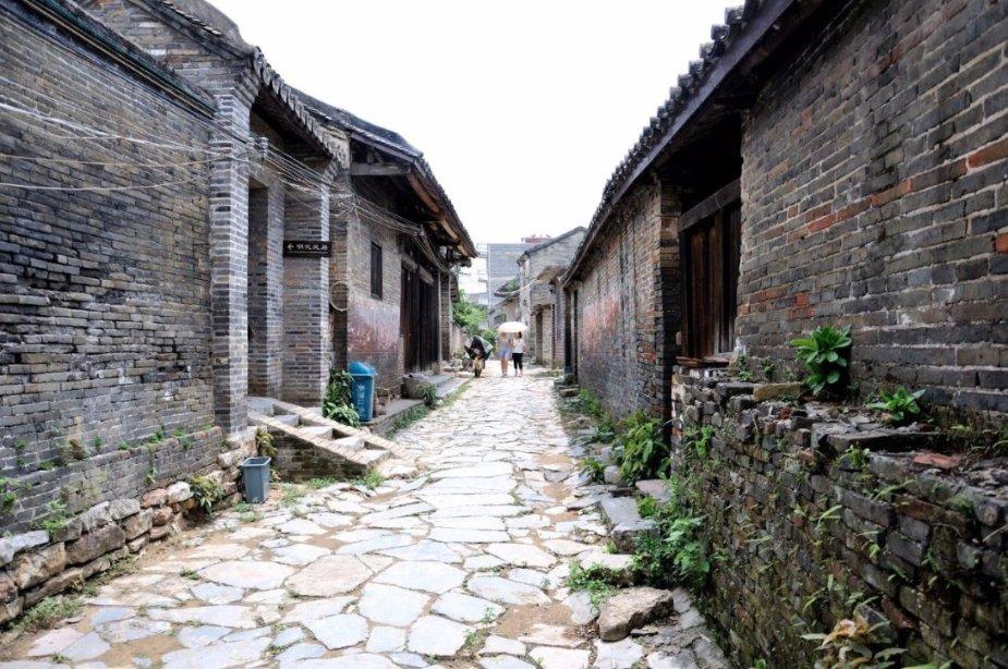 逃出昏暗的地下室